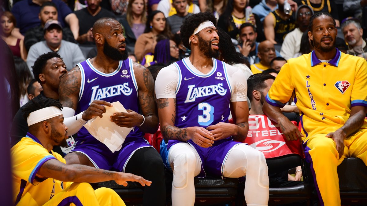 Lakers' LeBron James gives away No. 23 jersey to Anthony Davis, tweets  possible hint about new number 