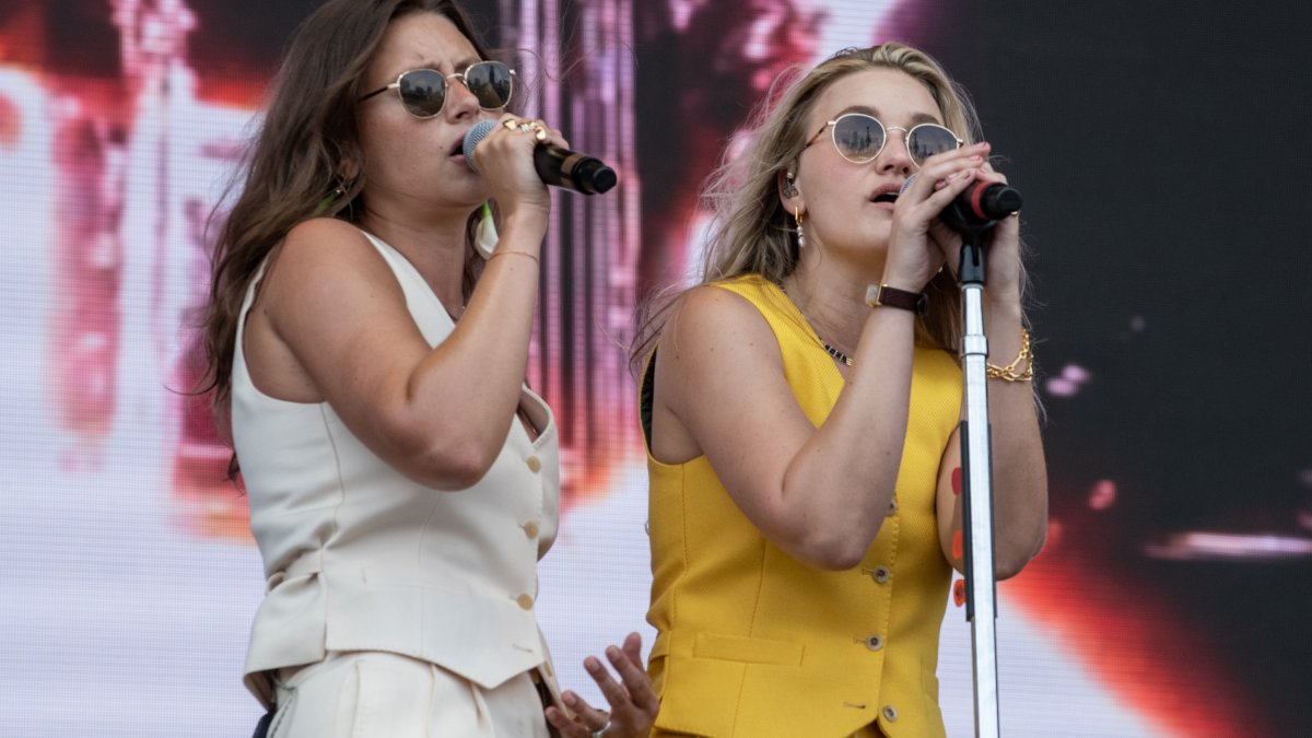 Aly & AJ 'Distraught' After Tour Bus 'Caught in Crossfire' of Sacramento Shooting – NBC Los Angeles - Vimarsana News