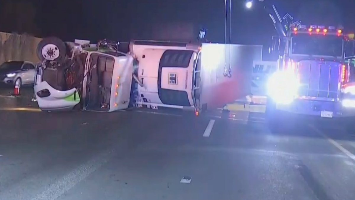 Big Rig Crash Closes 101 Freeway Lanes Nbc Los Angeles 7030