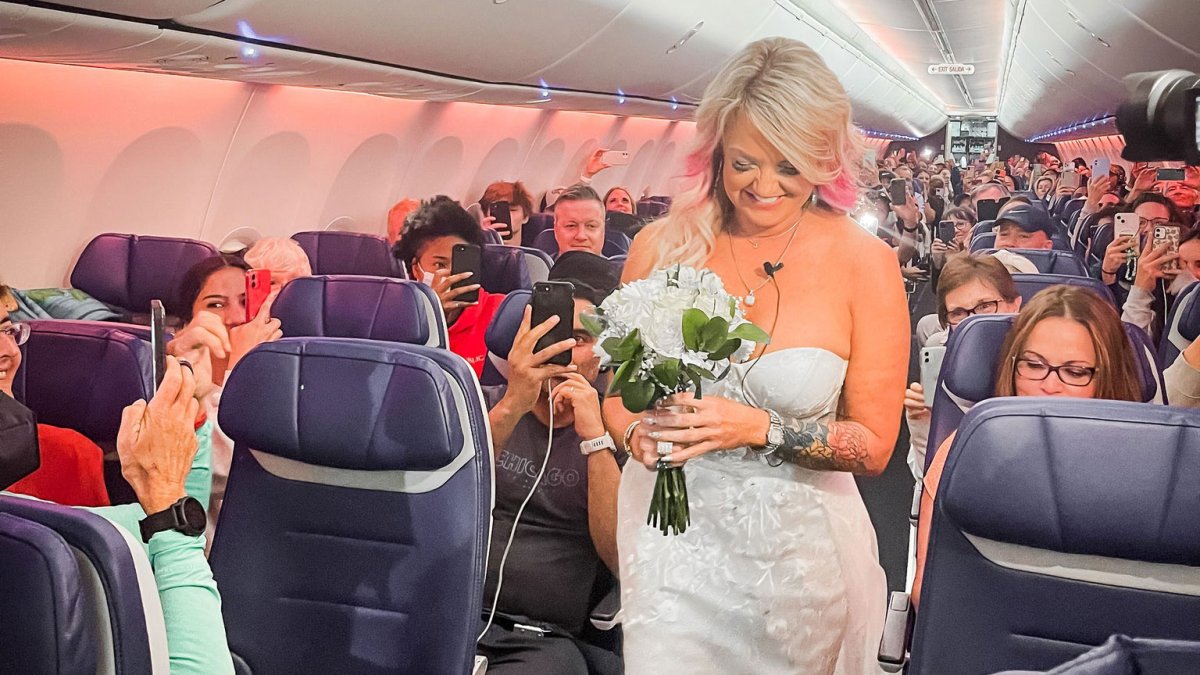 Facing Delays & Cancellations, Couple Marries In-Flight – NBC Los Angeles - Vimarsana News