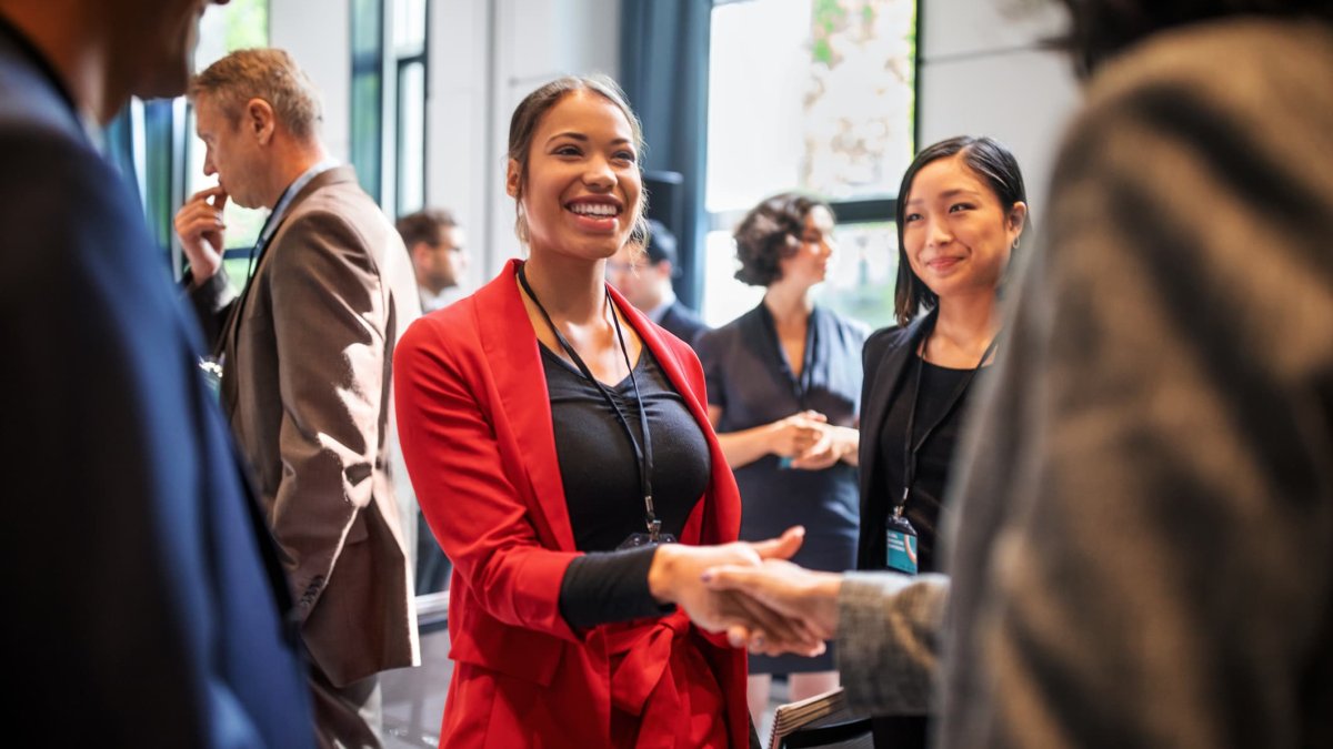 Recruiters Decide If You'll Be a Good Hire Within Seconds—These 4 Things Will Help You Stand Out - Vimarsana News