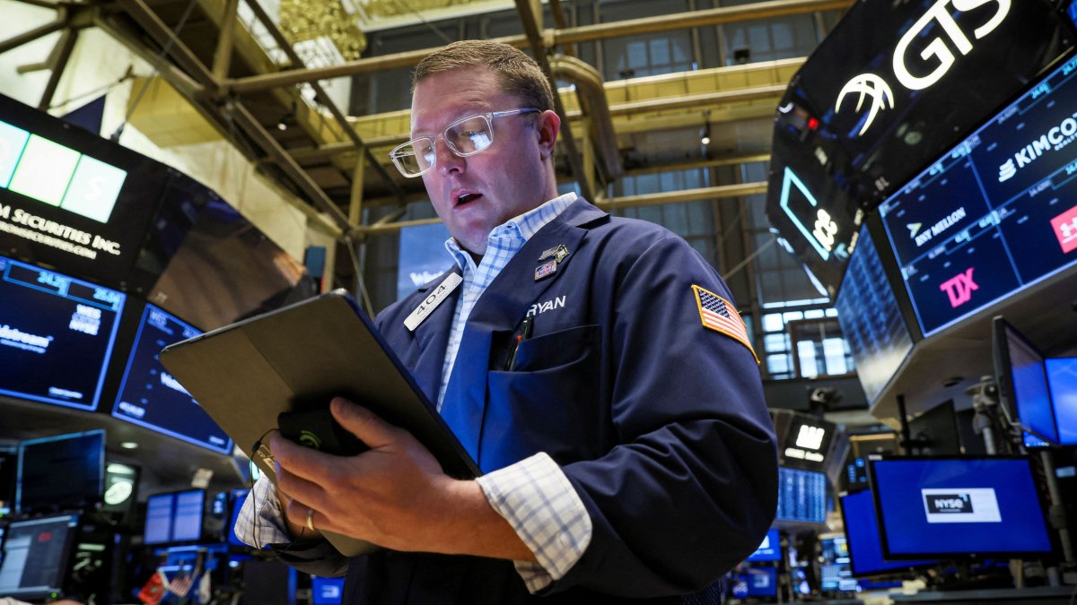 'We Are Nowhere Near the Bottom,' Top Economist Says as Global Markets Crater – NBC Los Angeles - Vimarsana News