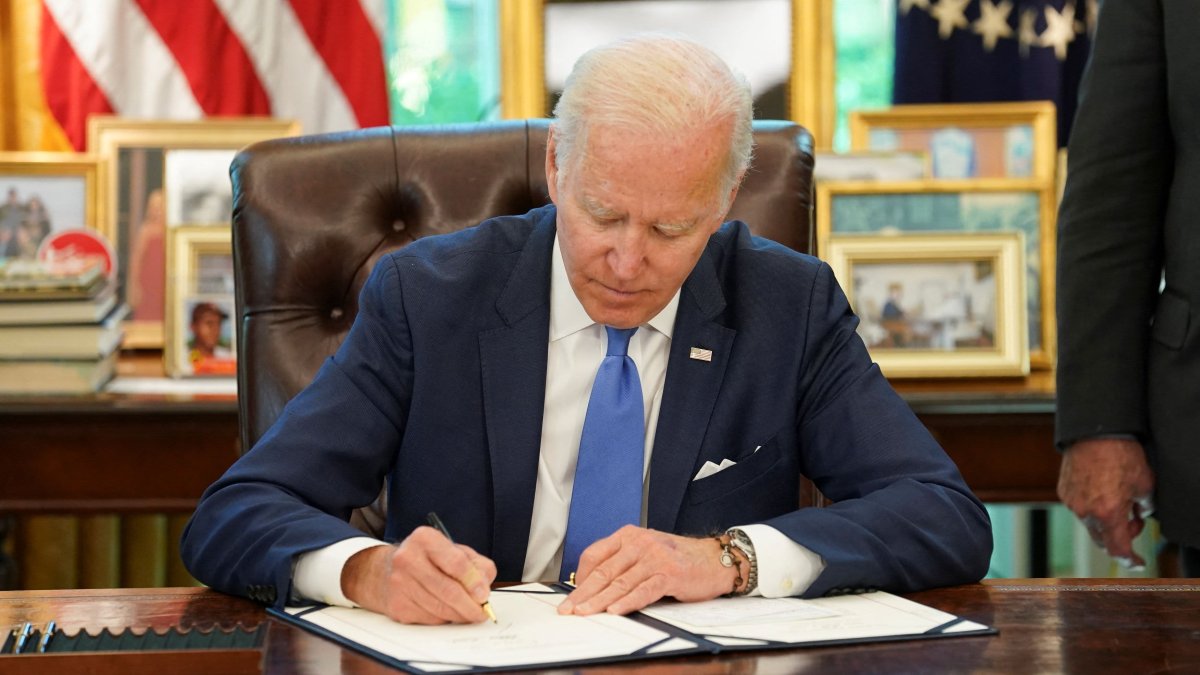 Biden Signs Bill That Aims to Streamline U.S. Military Aid to Ukraine 1