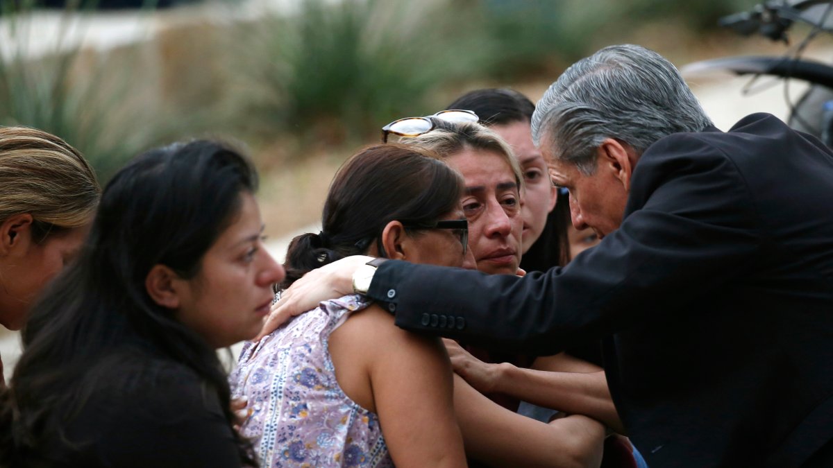 'Profound Grief': 19 Children, 2 Teachers Dead in Texas School Shooting – NBC Los Angeles - Vimarsana News