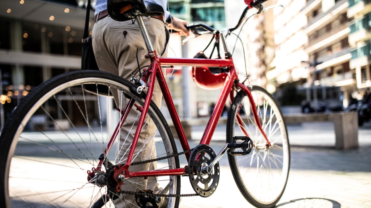 LA City Council Approves Law Banning Bicycle Assembly on Sidewalks – NBC Los Angeles