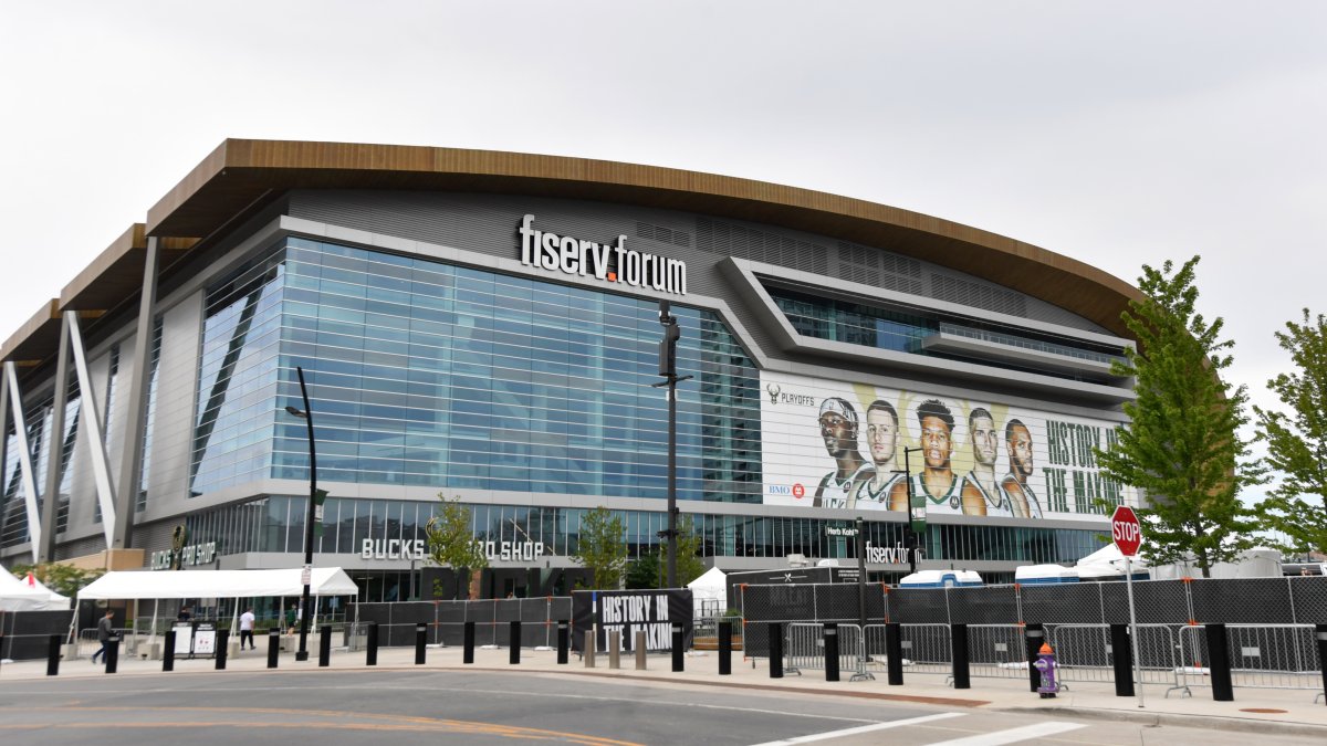 21 Injured in 3 Milwaukee Shootings After Bucks Playoff Game – NBC Los Angeles - Vimarsana News