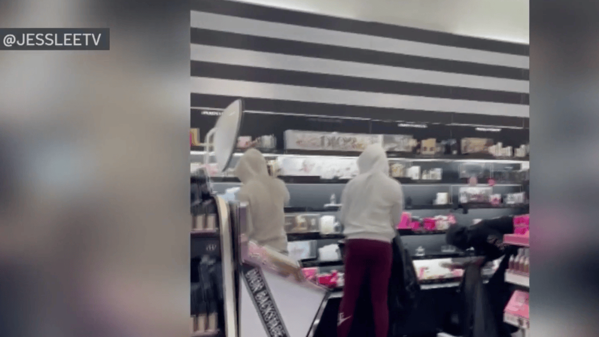Cerritos Sephora Shoplifters Caught on Camera Shows Thieves Taking ...