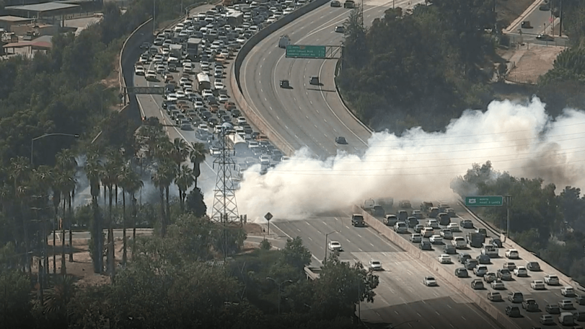 Brush Fire Off Freeway Snarls Traffic in San Fernando Valley – NBC Los ...