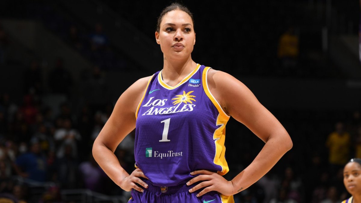 Liz Cambage (1 Los Angeles Sparks) in action during the WNBA