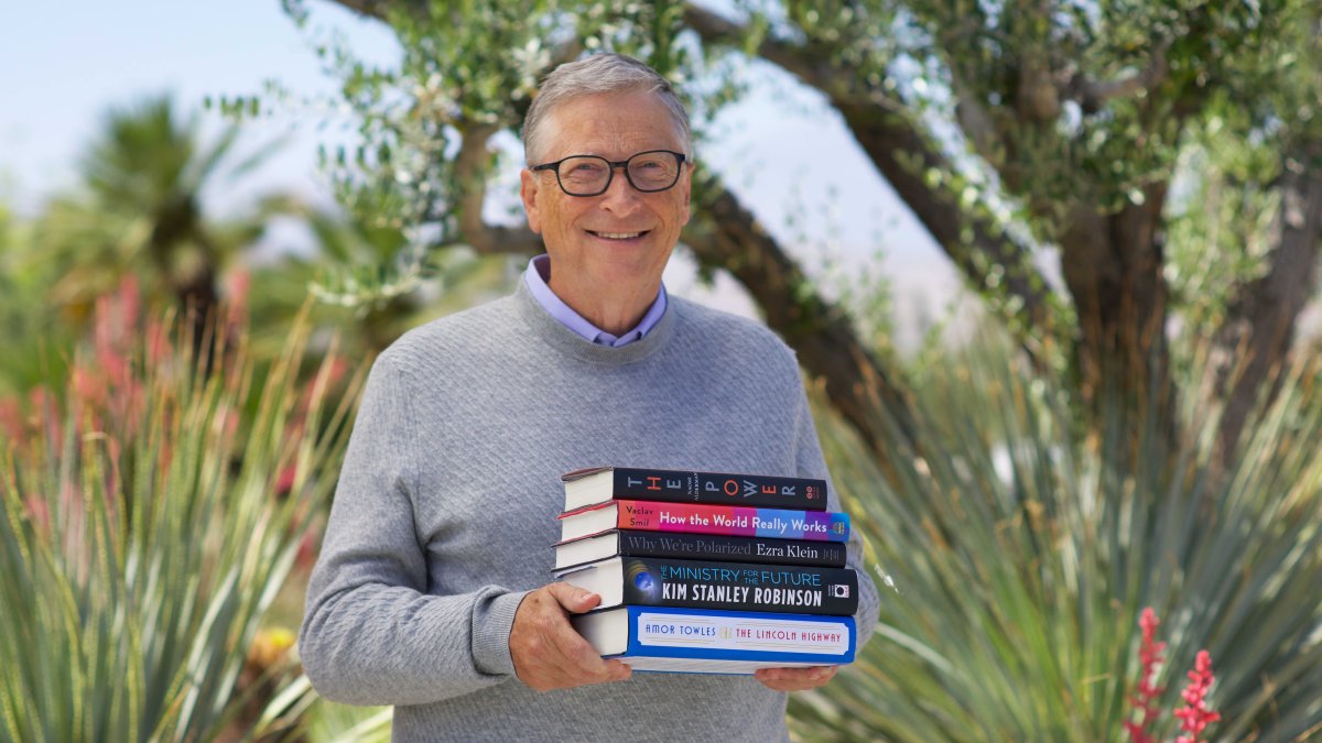 Bill Gates Has 5 Book Recommendations for Your 2022 Summer Reading List: 'Compelling Without Sacrificing Any Complexity' – NBC Los Angeles - Vimarsana News