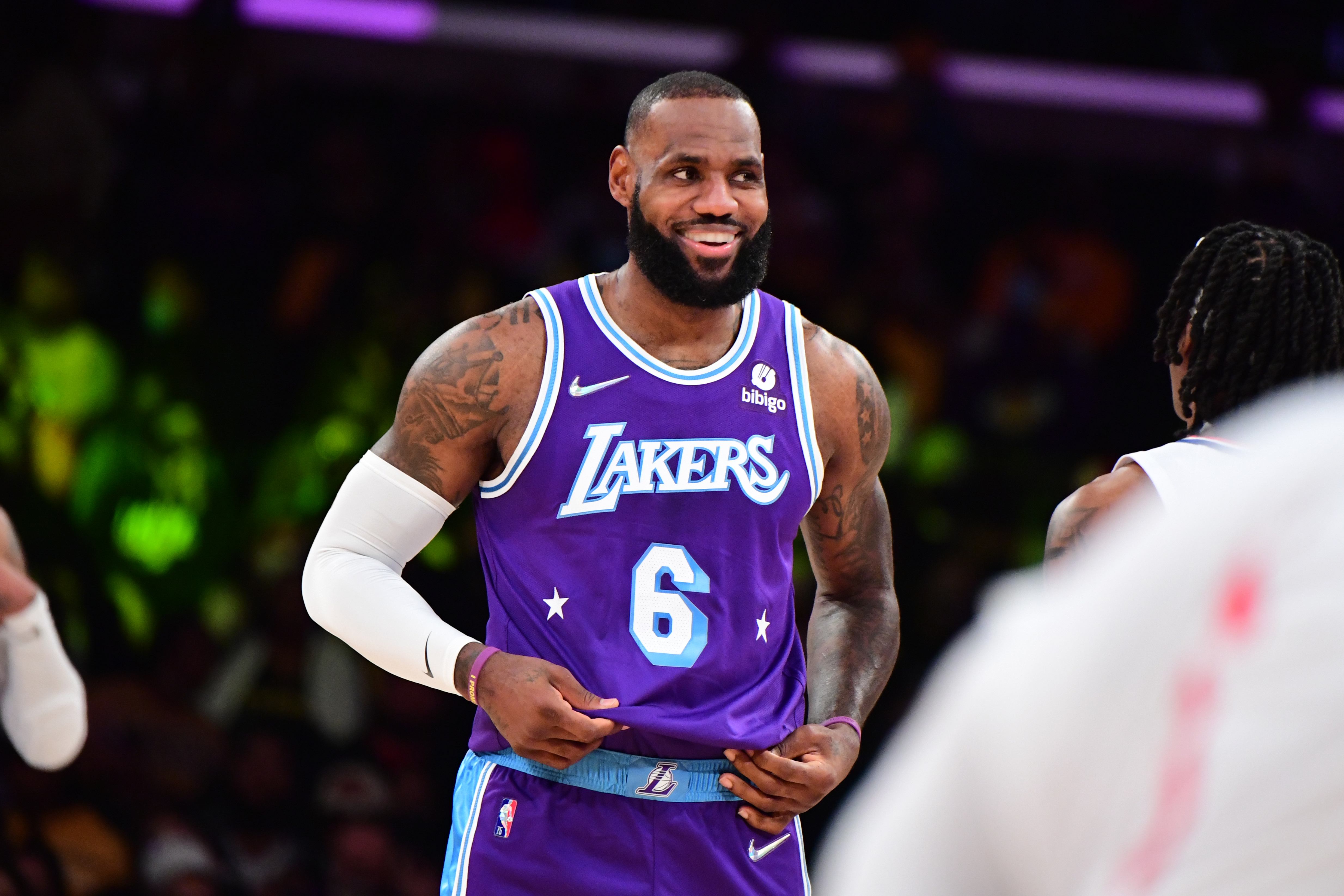LeBron James Game-Worn 'City Edition' Lakers Jersey Up For Auction – NBC  Los Angeles