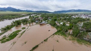 Flooding Temporarily Closes Yellowstone National Park