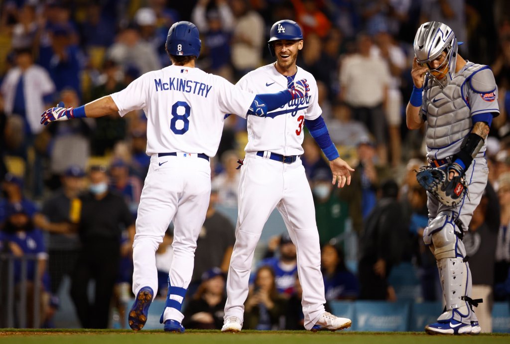 Mets' Francisco Lindor misses 2-0 loss to Dodgers after slamming finger in  hotel door