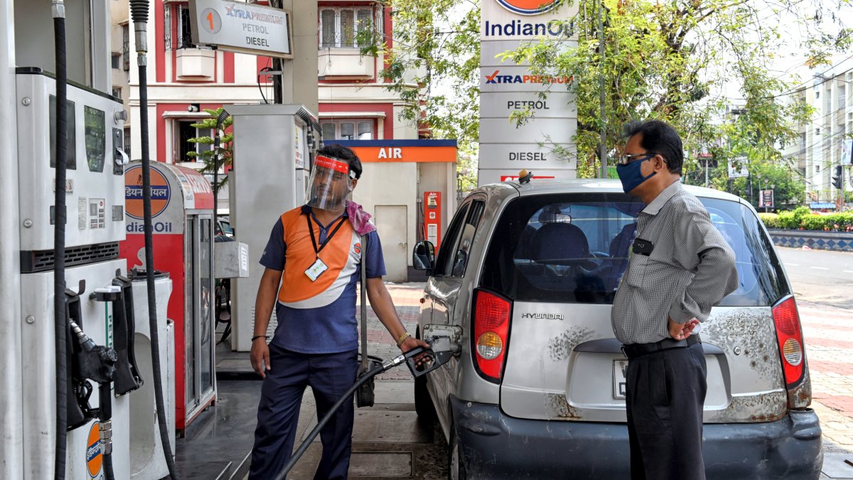 India Isn't Likely to Stop Buying Russian Oil Any Time Soon. Here's Why - Vimarsana News