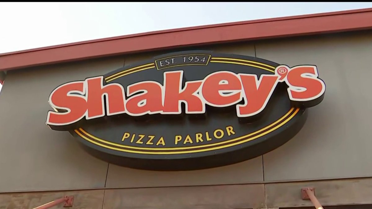 Tesla to Replace Longtime Shakey’s Restaurant in Hollywood NBC Los