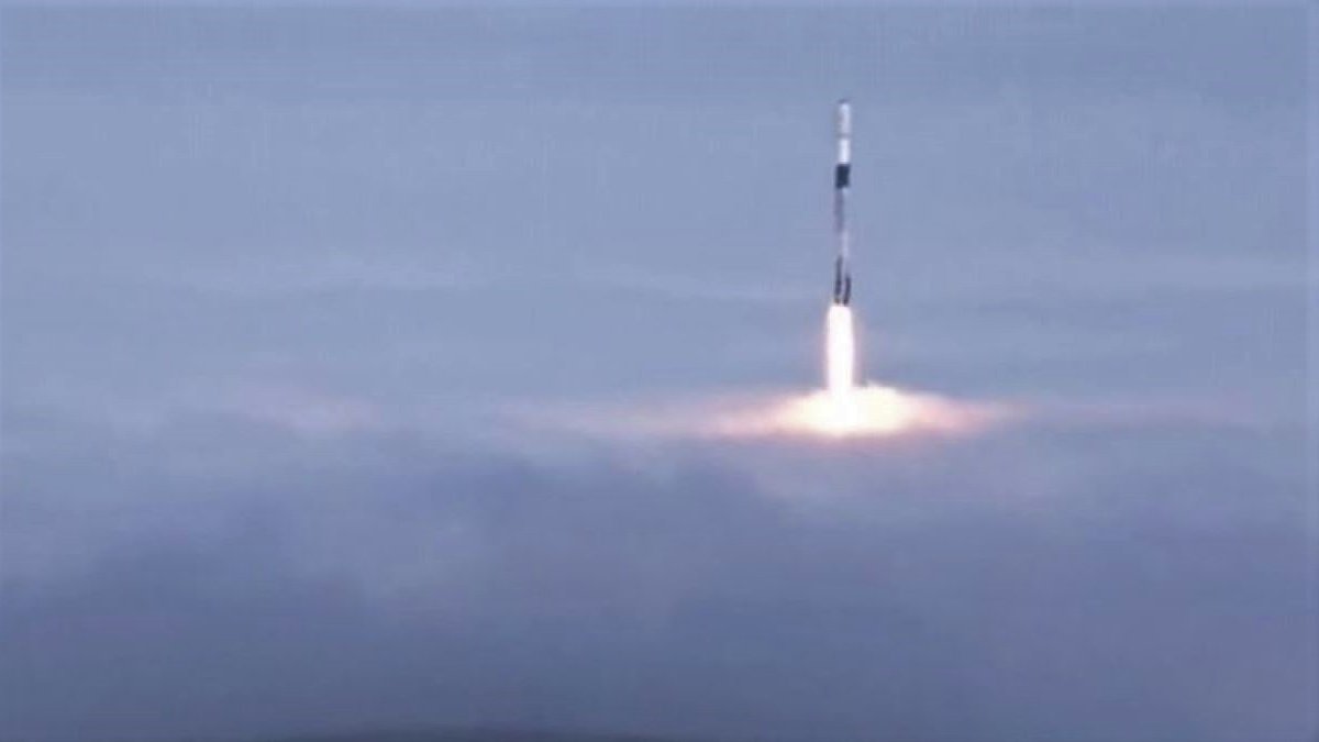 صاروخ SpaceX يرتفع من الغيوم – NBC Los Angeles