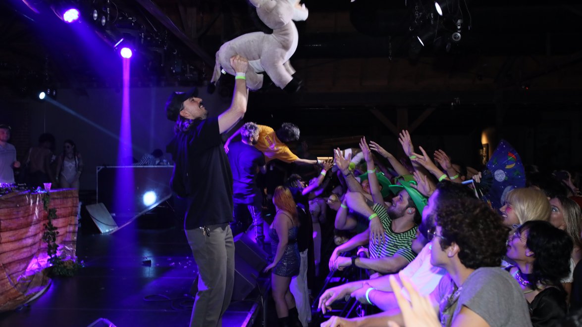 ‘Shrek’-Themed Rave Returns to LA – NBC Los Angeles