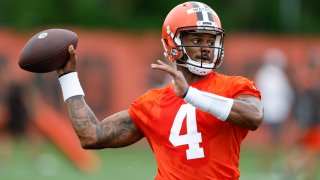 Cleveland Browns quarterback Deshaun Watson practices drills