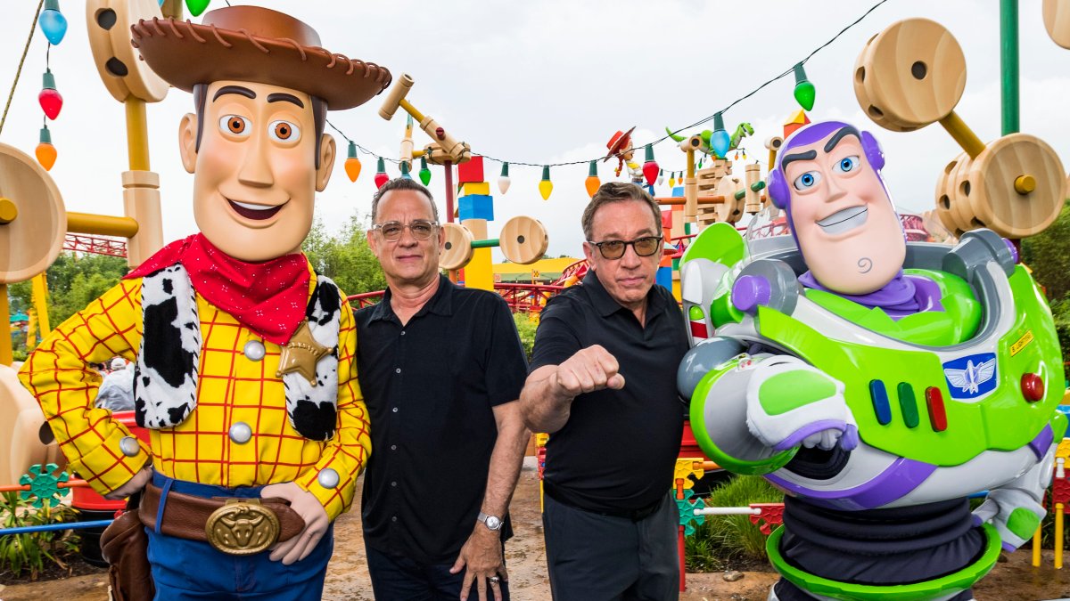 Tom Hanks Reacts to Tim Allen Not Being Cast in 'Lightyear' – NBC Los Angeles - Vimarsana News