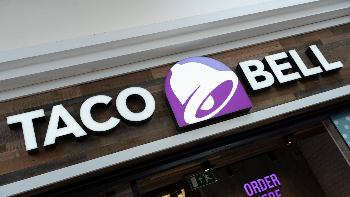 Taco Bell Sued After a Dallas Store Manager Allegedly Attacked 2 Customers With Scalding Water - Vimarsana News