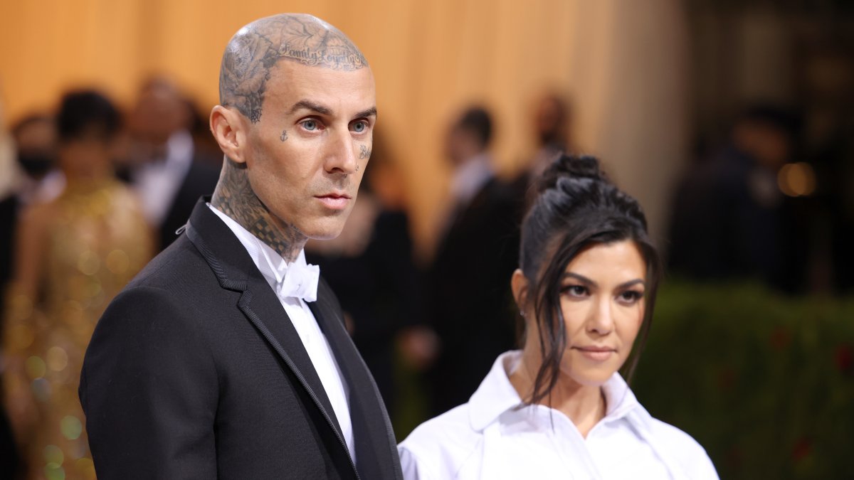 Travis Barker Breaks Silence About His Hospitalization – NBC Los Angeles - Vimarsana News