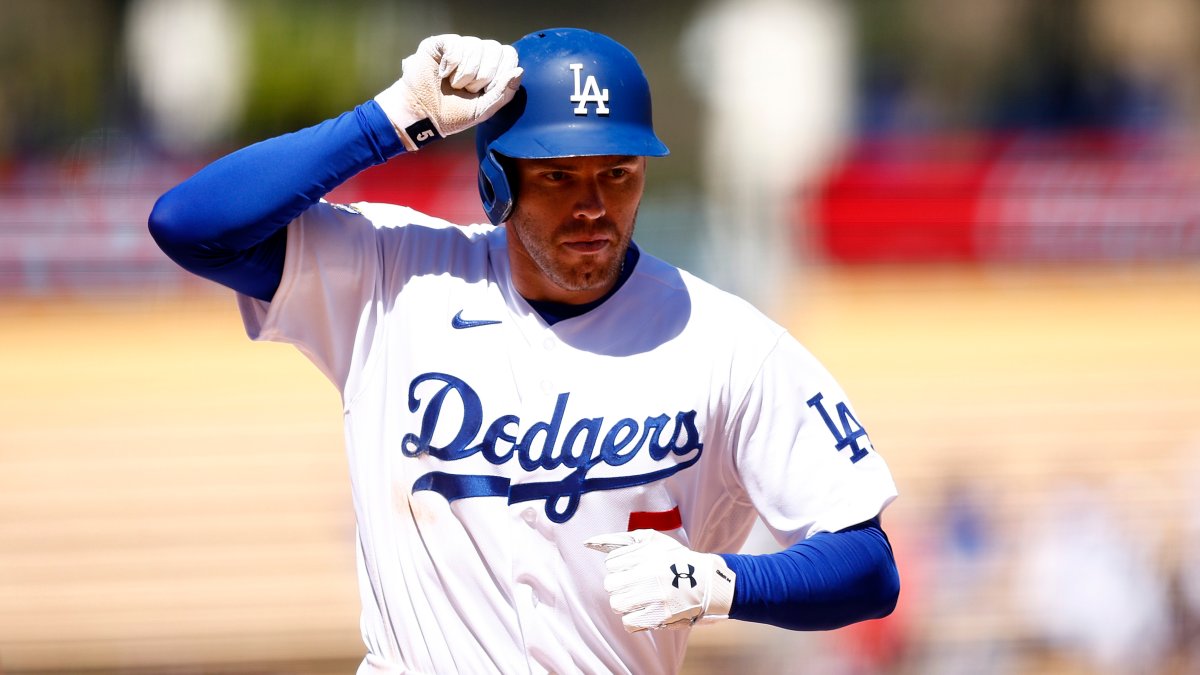 Freddie Freeman, LA Dodgers agree to six-year, $162 million contract