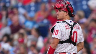 Phillies catcher J.T. Realmuto wins 2022 Gold Glove Award - CBS Philadelphia