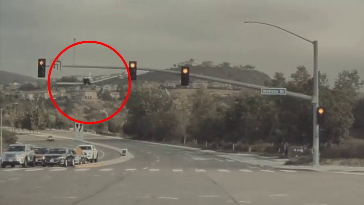 WATCH: Dashcam Catches Plane Making Emergency Landing at Busy San Marcos Intersection – NBC Los Angeles - Vimarsana News