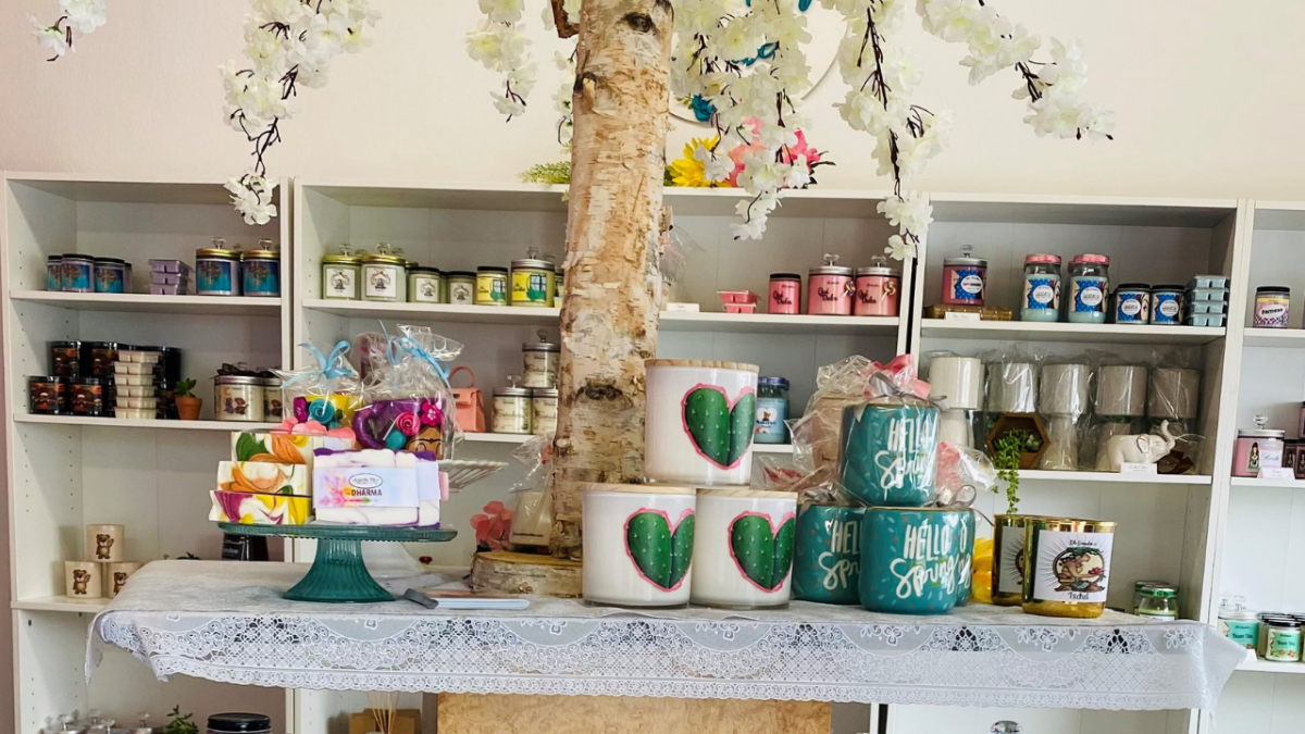 Latina-Owned Candle Business in Downey Captures the Scents of Your Childhood – NBC Los Angeles