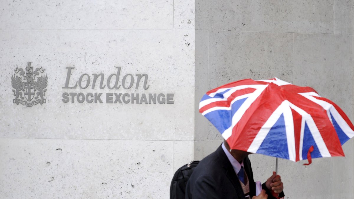 European Markets Fall as Rate Hike Fears Resurface; Euro at Dollar Parity - Vimarsana News