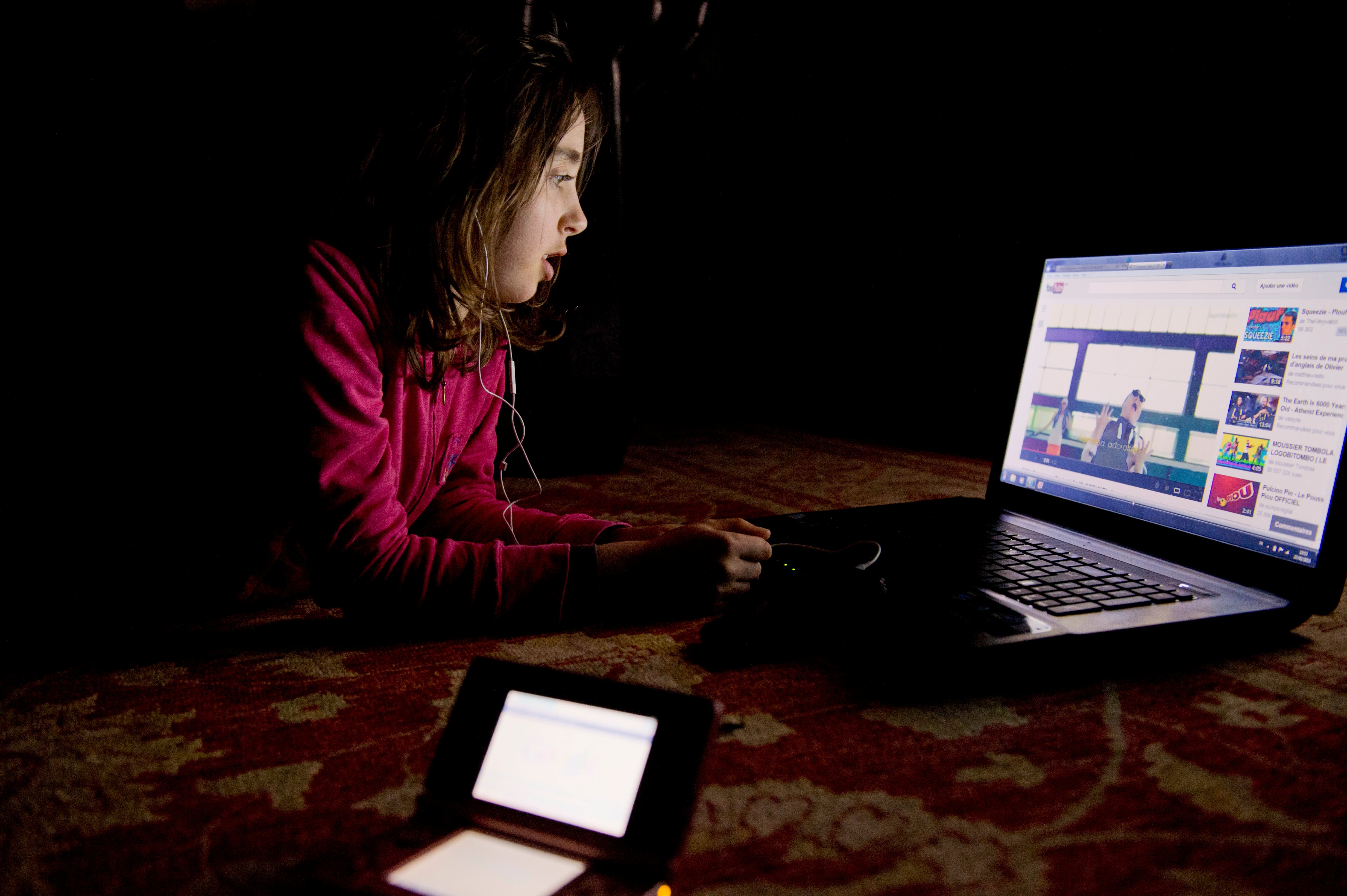 California Passes Bill Aimed at Making the Internet Safer for Kids - Vimarsana News