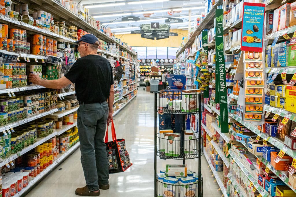 Americans Are Anxious About a Recession as Inflation Cuts Into Their Spending Power - Vimarsana News