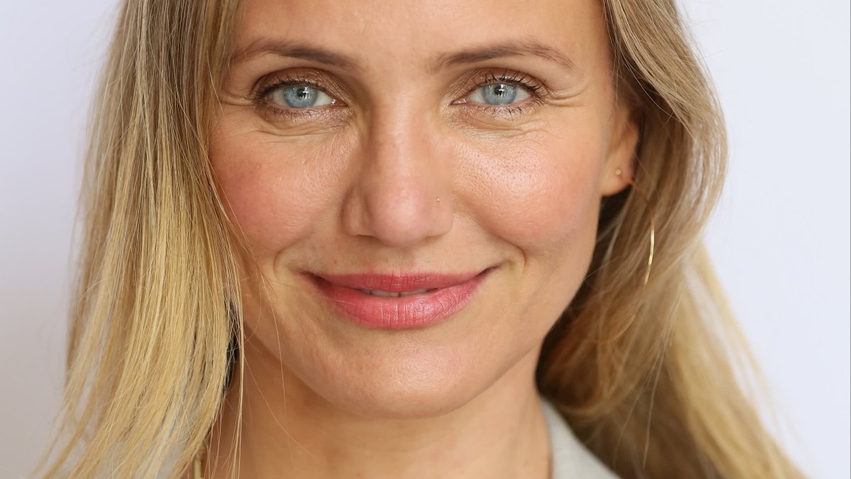 George Clooney Had Tequila, Ryan Reynolds Gin. For Female Celebrities? Wine Is in - Vimarsana News
