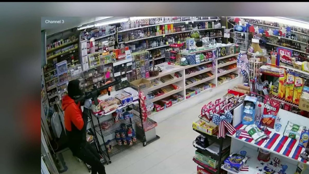 getuige rechtdoor Christus Watch: Armed Robbers Run When Store Owner Opens Fire – NBC Los Angeles
