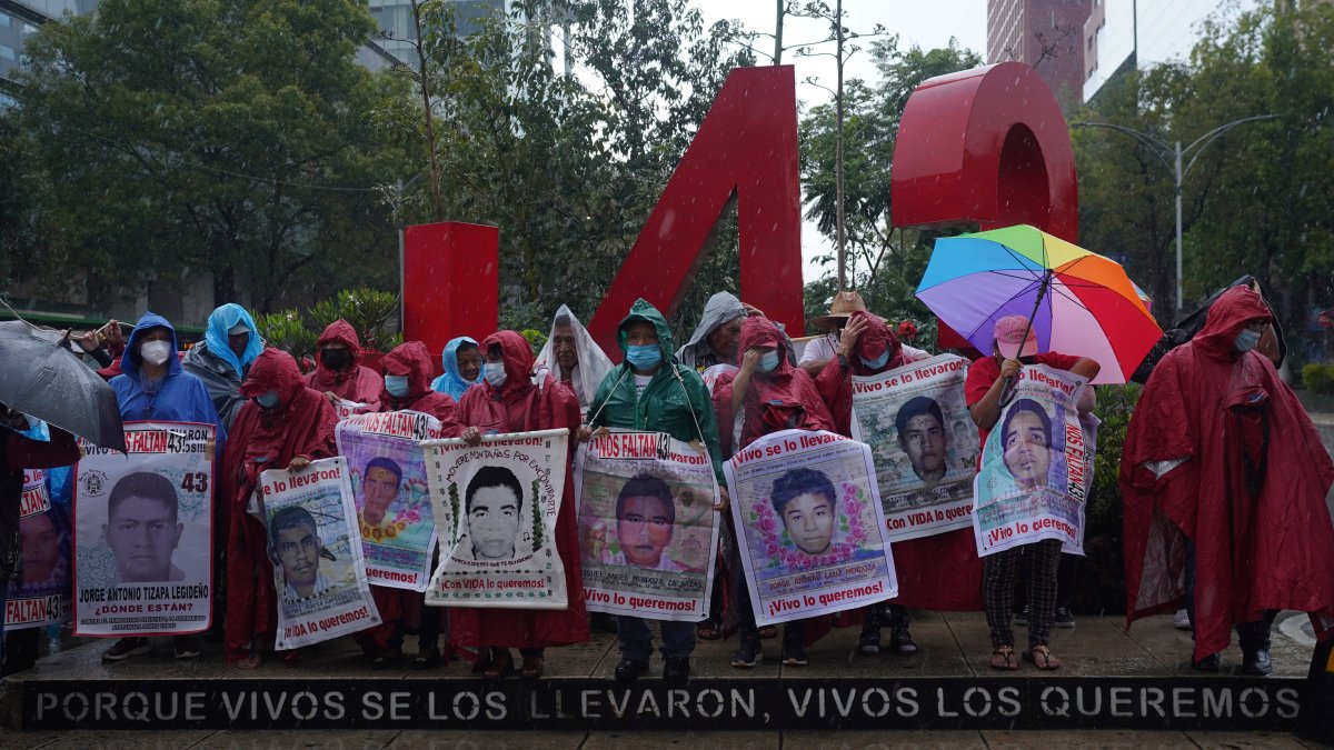 Official: 6 of 43 Missing Mexican Students Given to Army Before Being Killed - Vimarsana News