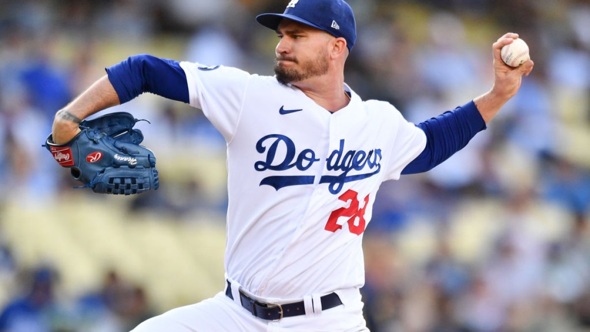 Andrew Heaney whiffs 11, Dodgers sweep Reds with 9-1 blowout - The