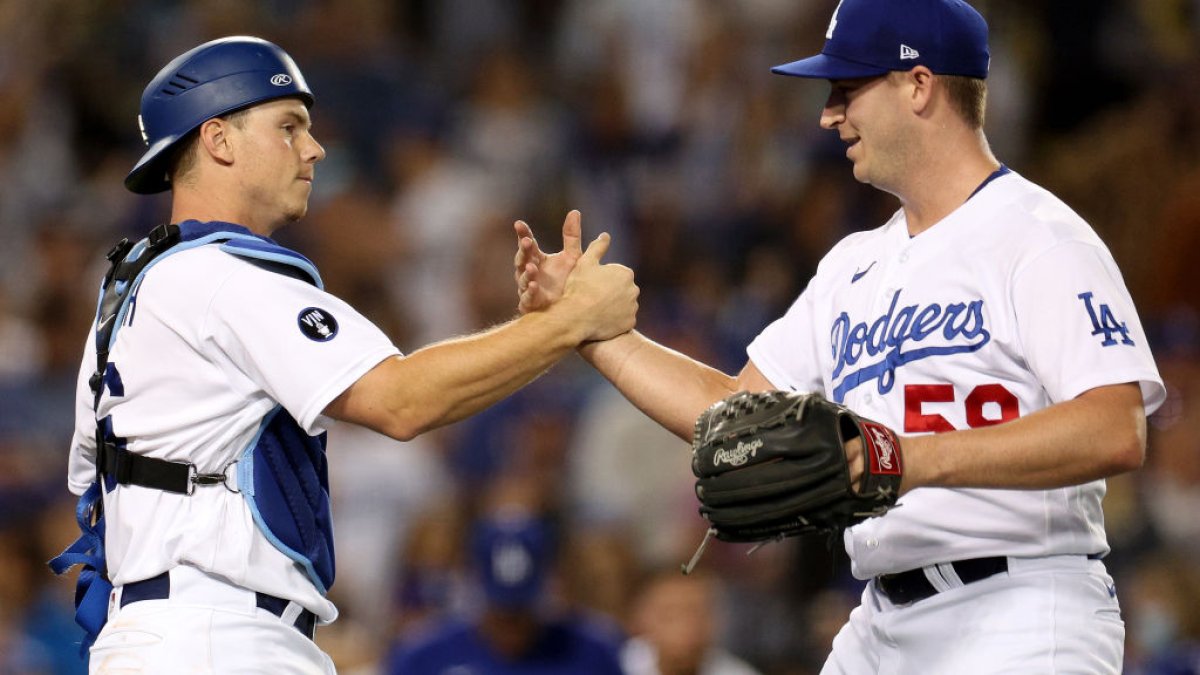 Dodgers beat Marlins 2-1