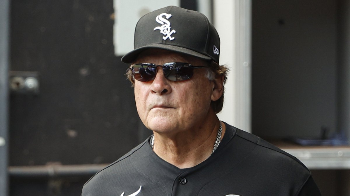 White Sox manager La Russa out indefinitely with health issue