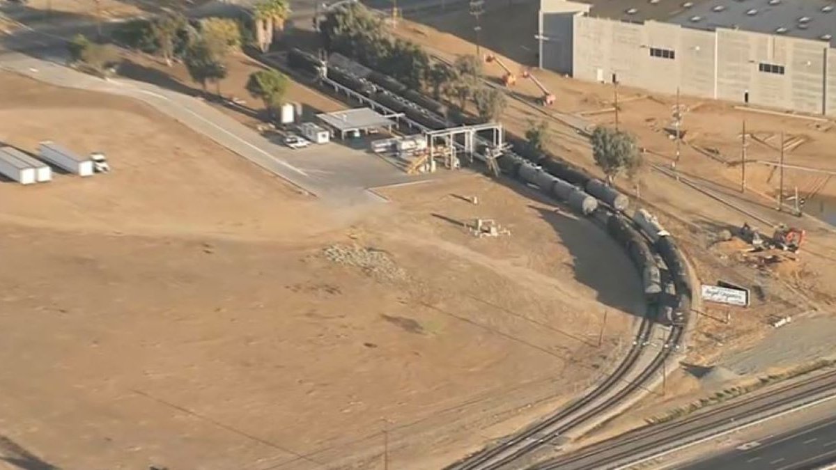 Chemical Reaction in Rail Tanker Forces Evacuations NBC Los Angeles