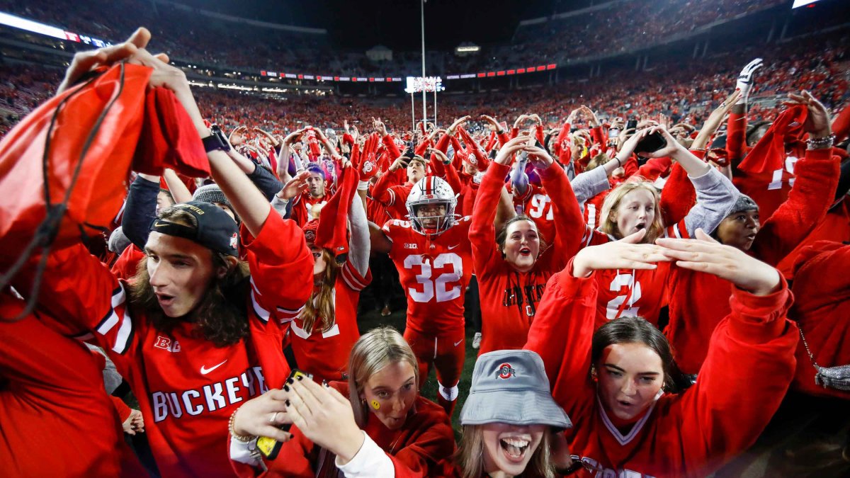 ranking-the-college-football-teams-with-the-most-fans