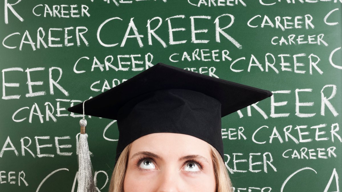 3 LinkedIn Creators Share Their Best Career Advice for Recent Graduates: 'Be a Combo Specialist' – NBC Los Angeles - Vimarsana News
