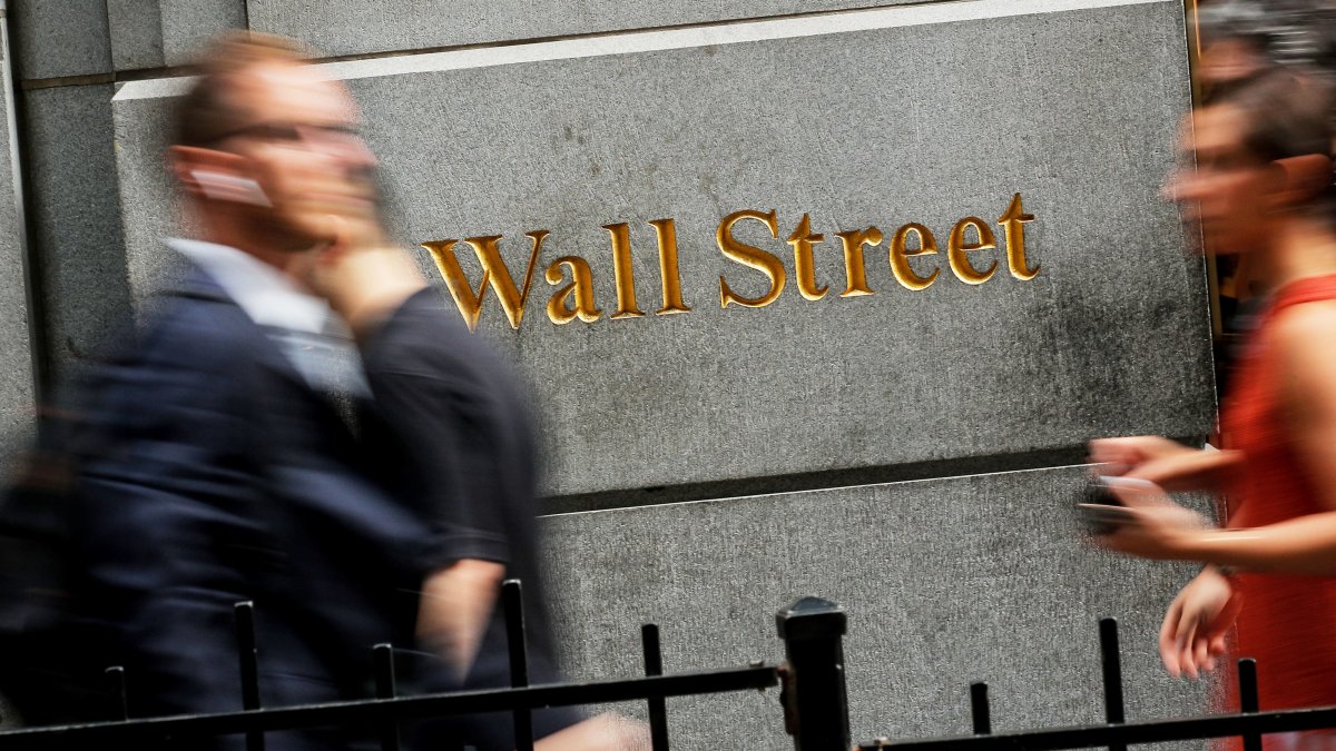 Stocks Making the Biggest Moves Premarket: Planet Fitness, PG&E, Las Vegas Sands and More - Vimarsana News