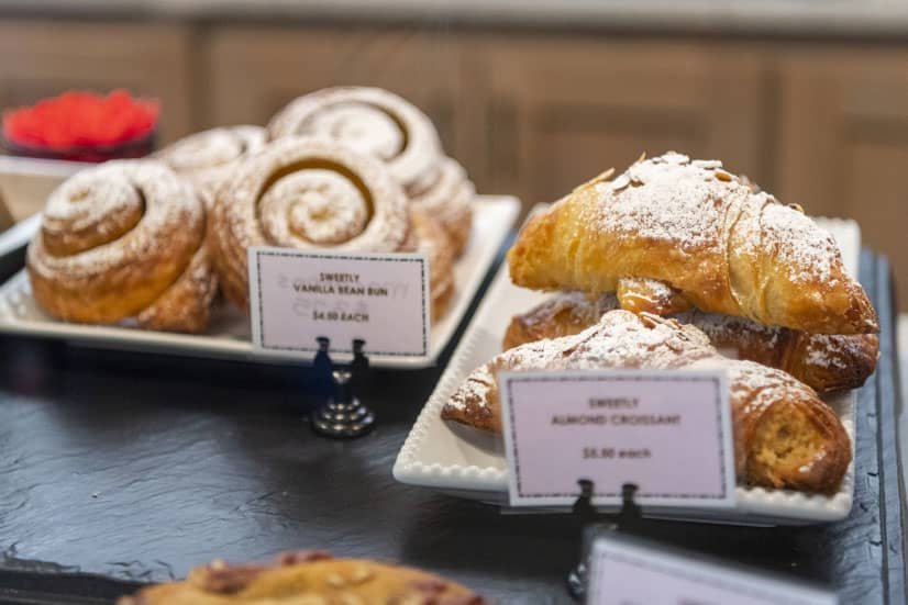 Americans Have 'Tip Fatigue' — Post-Pandemic, Diners Are Less Inclined to Tip Generously for Takeout – NBC Los Angeles - Vimarsana News