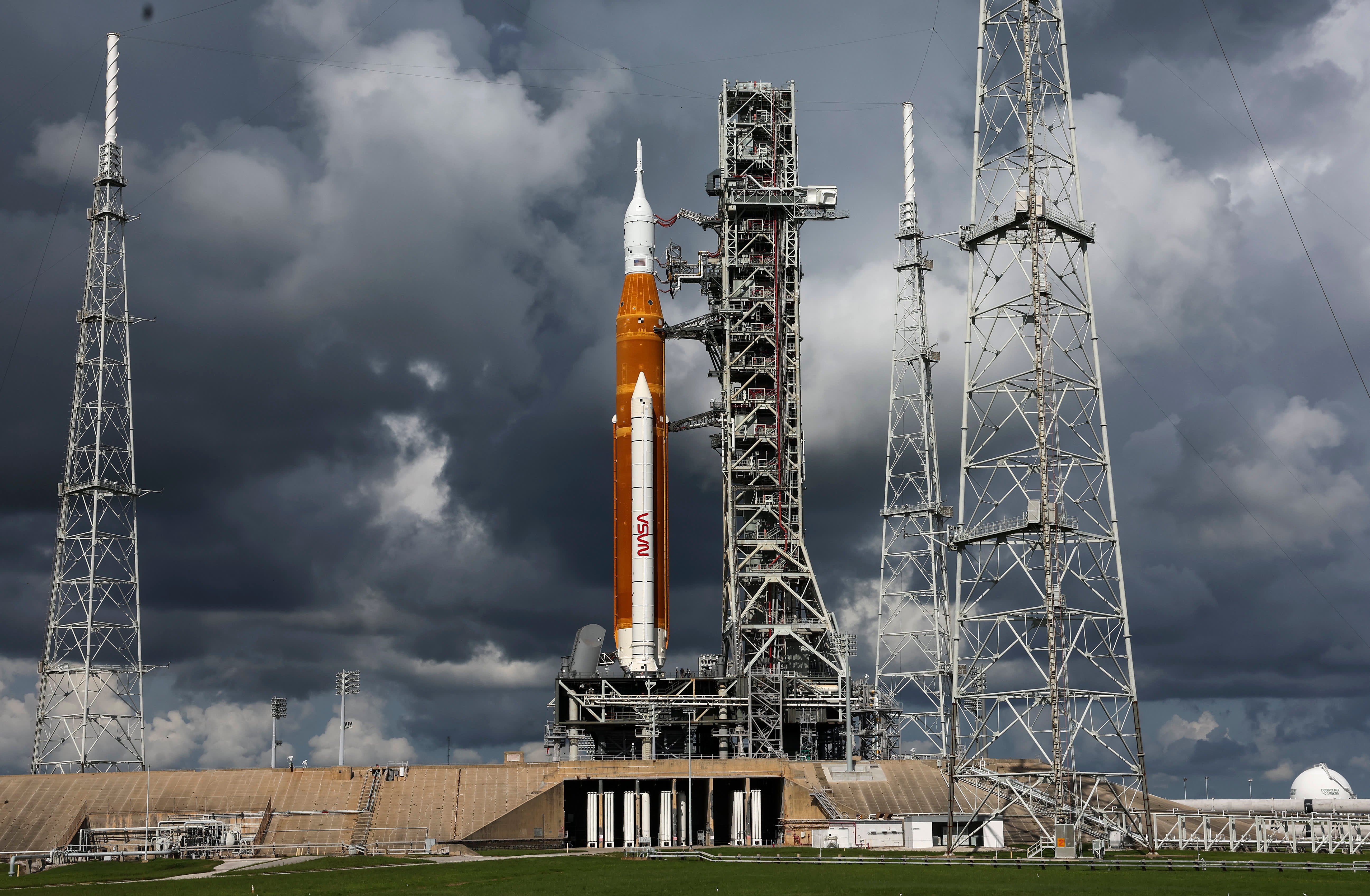 NASA Working to Repair Fuel Leak on Moon Rocket and Plans to Launch Artemis Mission Later This Month - Vimarsana News