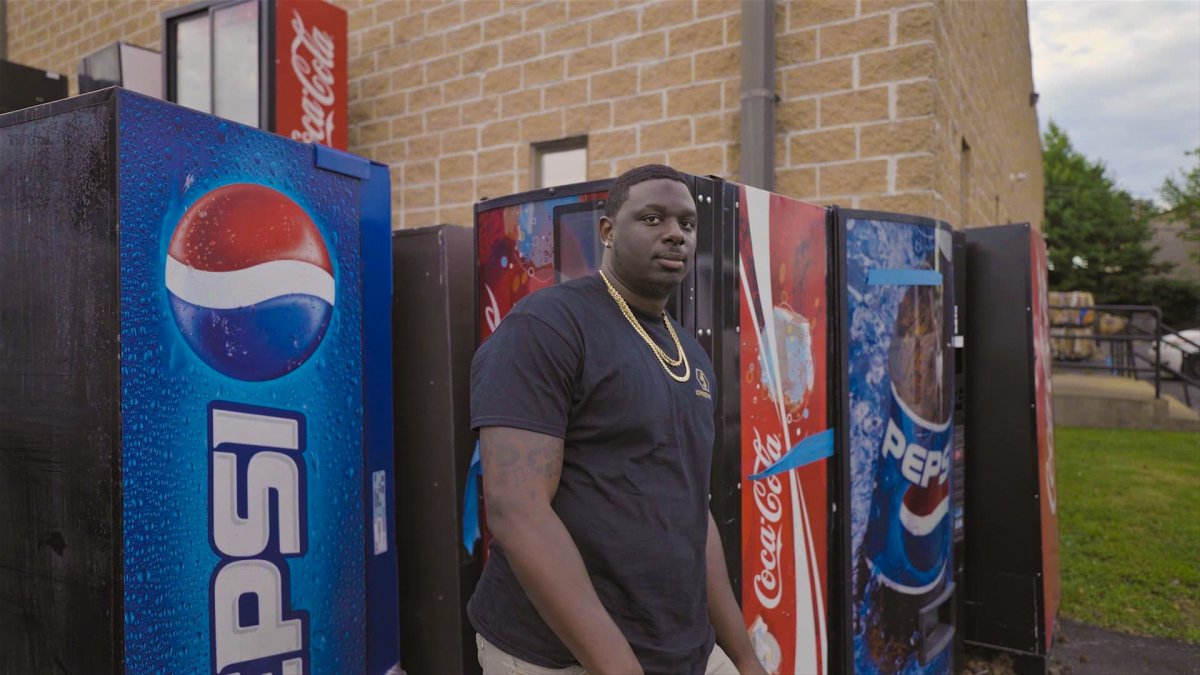 This 31-Year-Old Turned His Side Hustle Into a $300,000 Vending Machine Business: 'I Work Just 4 Hours a Week Now' – NBC Los Angeles - Vimarsana News