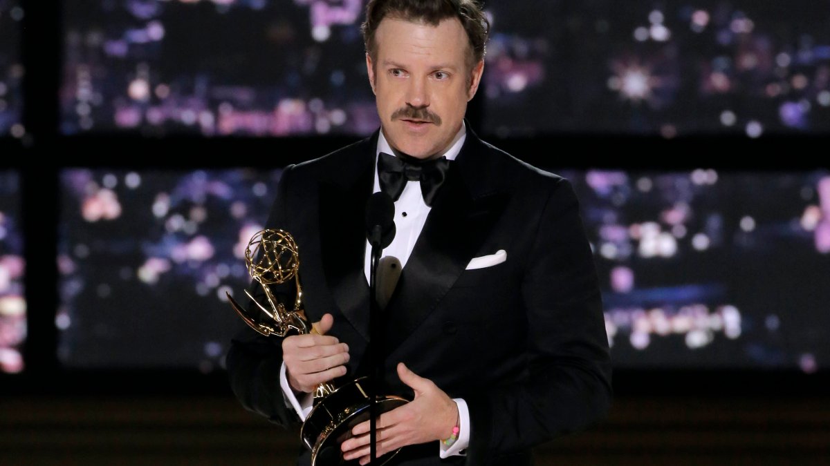 Emmys 2022: Lizzo, 'The White Lotus' and 'Dopesick' Take Home Awards – NBC Los Angeles - Vimarsana News