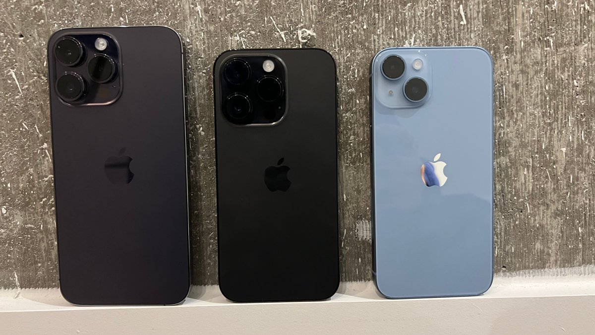 Apple iPhone 14 Review: Get the Pro Model If You're Upgrading This Year - Vimarsana News