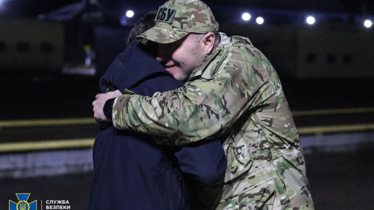 Ukraine Welcomes Home 'Heroes' After Prisoner Swap; Russian Mobilization Sparks Anti-War Protests – NBC Los Angeles - Vimarsana News