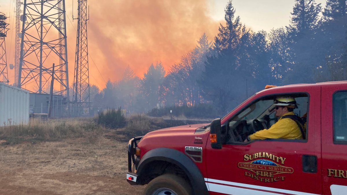 Oregon Adopts California Fire Tactic, Shuts Power Amid High Winds - Vimarsana News