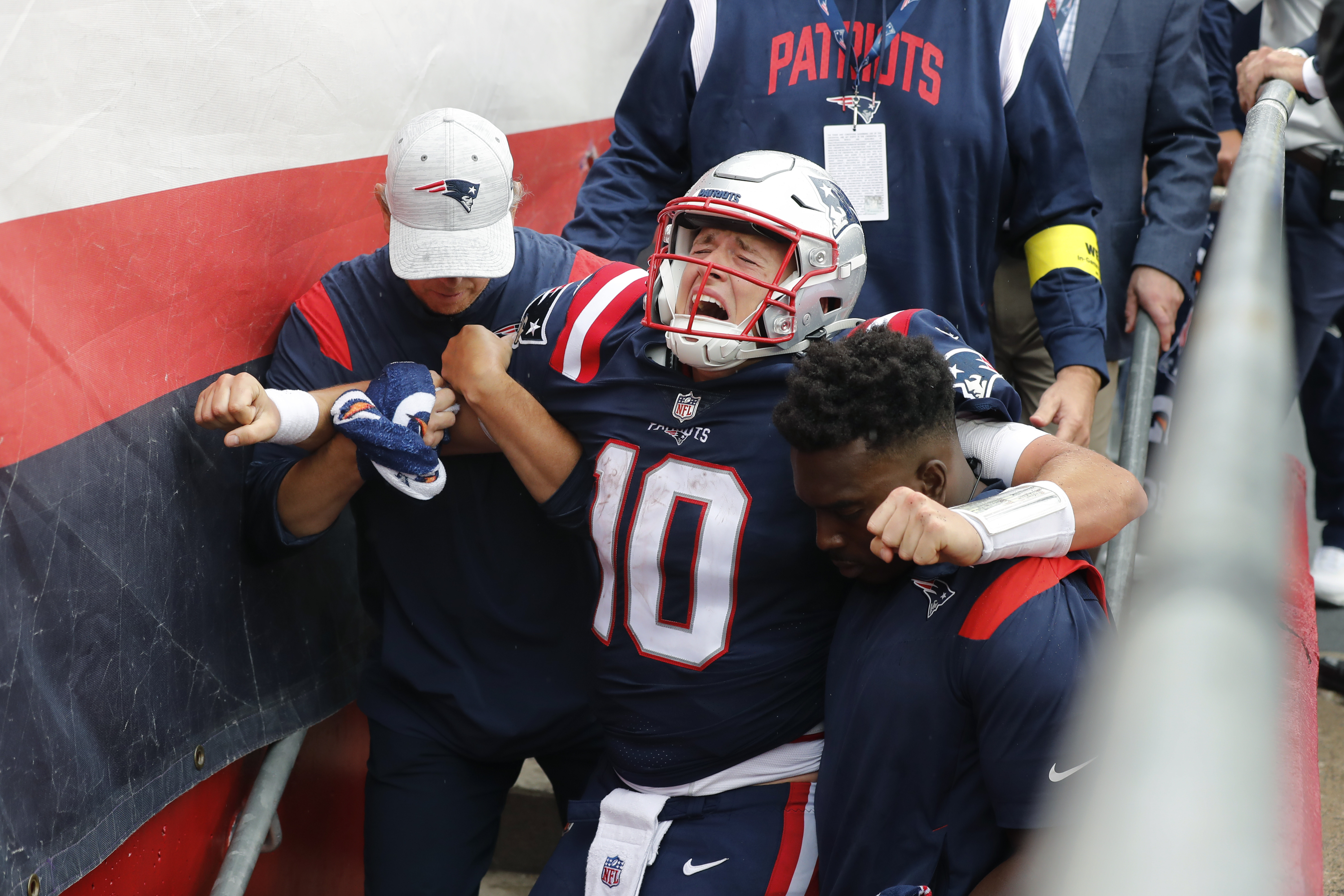 Patriots QB Mac Jones suffers injury in loss to Ravens